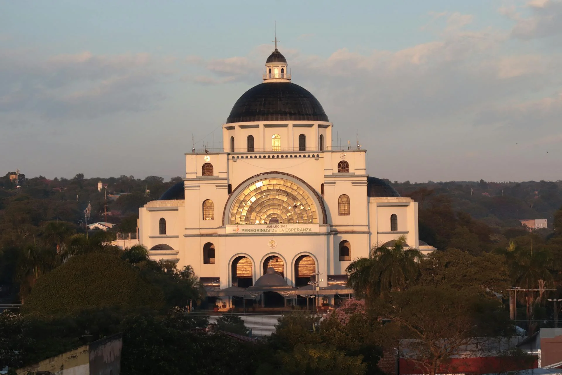 De basiliek van Caacupe in Paraguay